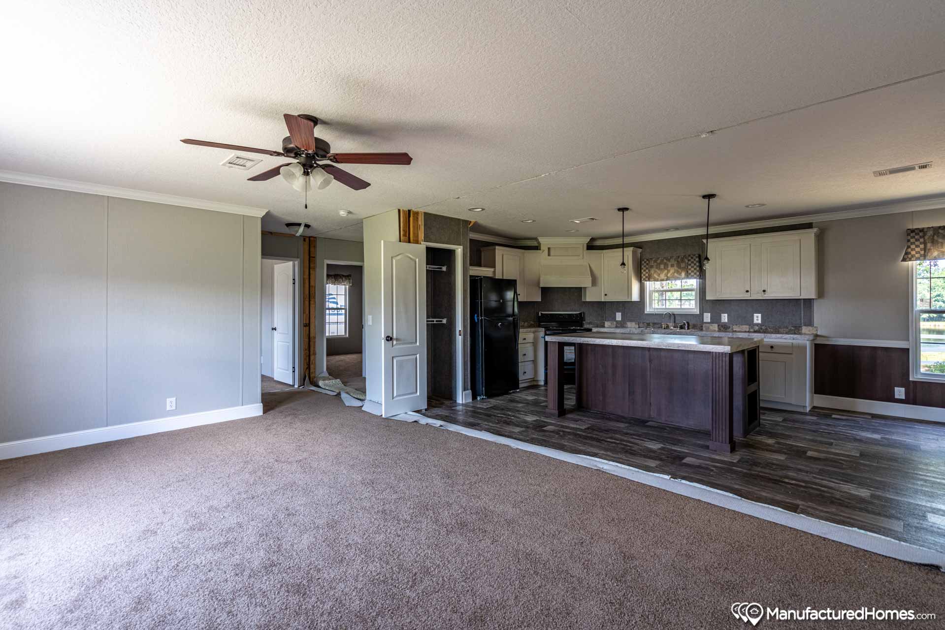 Carriage Manor II / 28523C by Fleetwood Homes Douglas